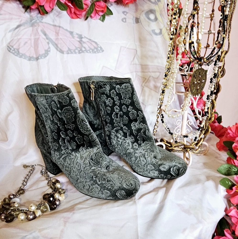 Zigi Soho Velvet Elegant Gray Paisley Ankle Boots Size 8.8